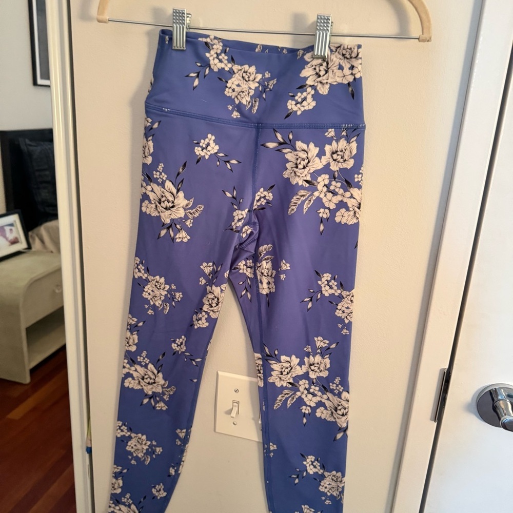 BEYOND YOGA Floral Blue High Rise Leggings - Picture 7 of 7